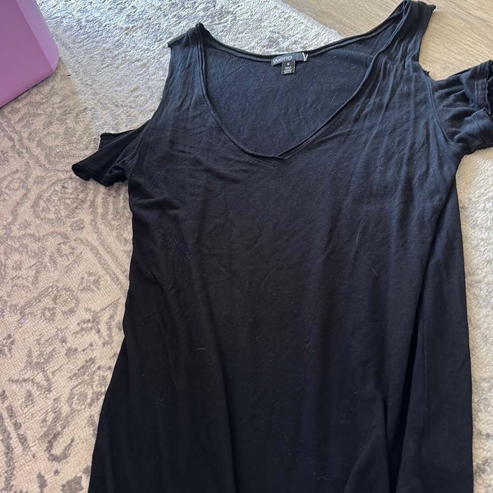 Black cold shoulder tee
